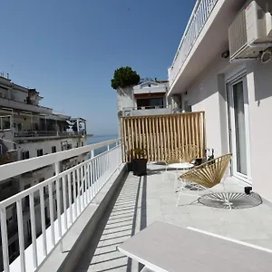 https://magnifique-luxury-suites-thessaloniki.hotelschalkidiki.net